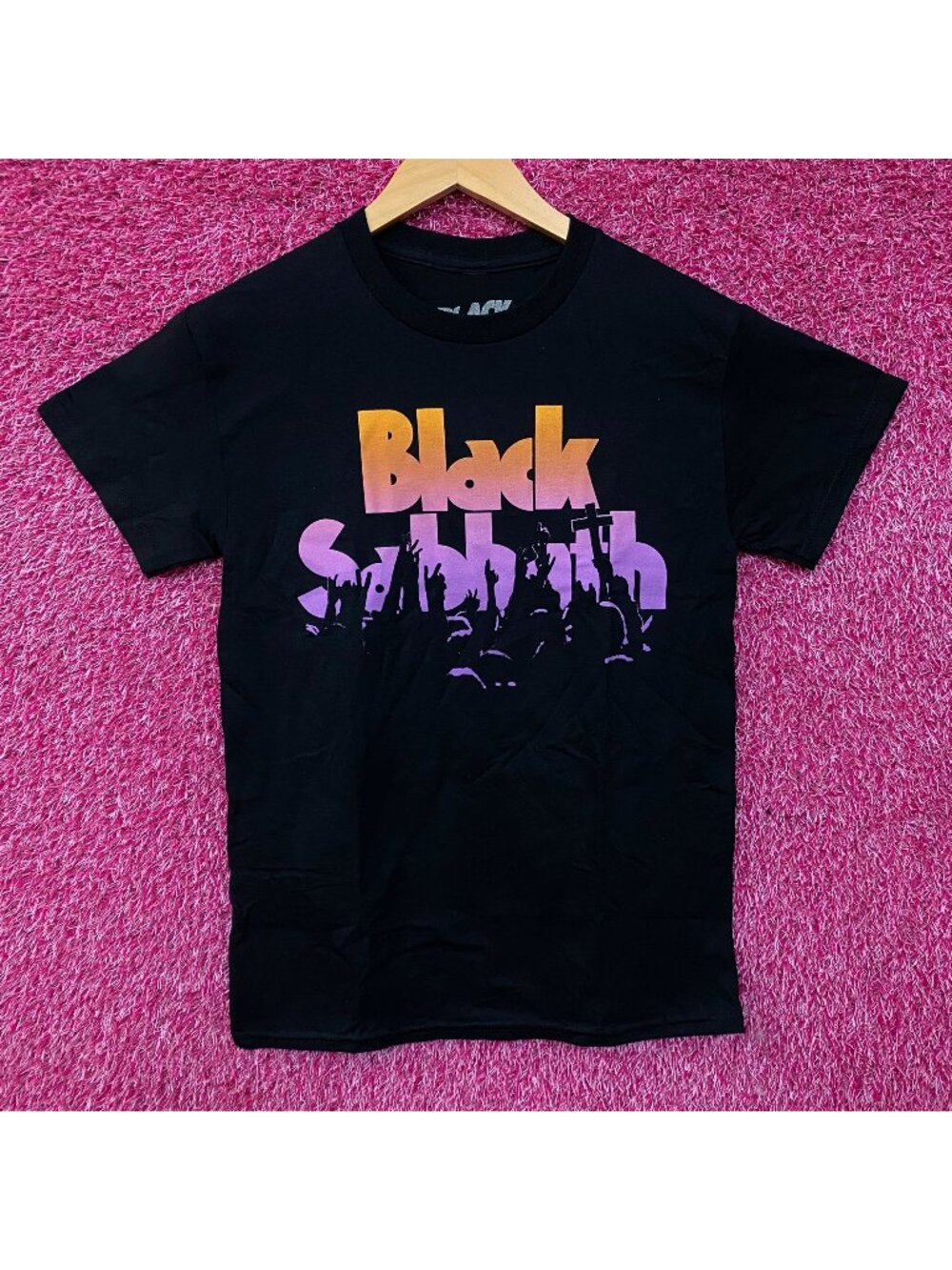 Black Sabbath Crowd Logo Heavy Metal Band T-Shirt Small